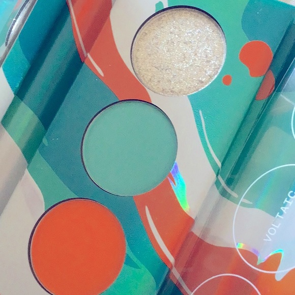 Kaleidos Futurism V Electro Turquoise eyeshadow palette new in box - Picture 2 of 3